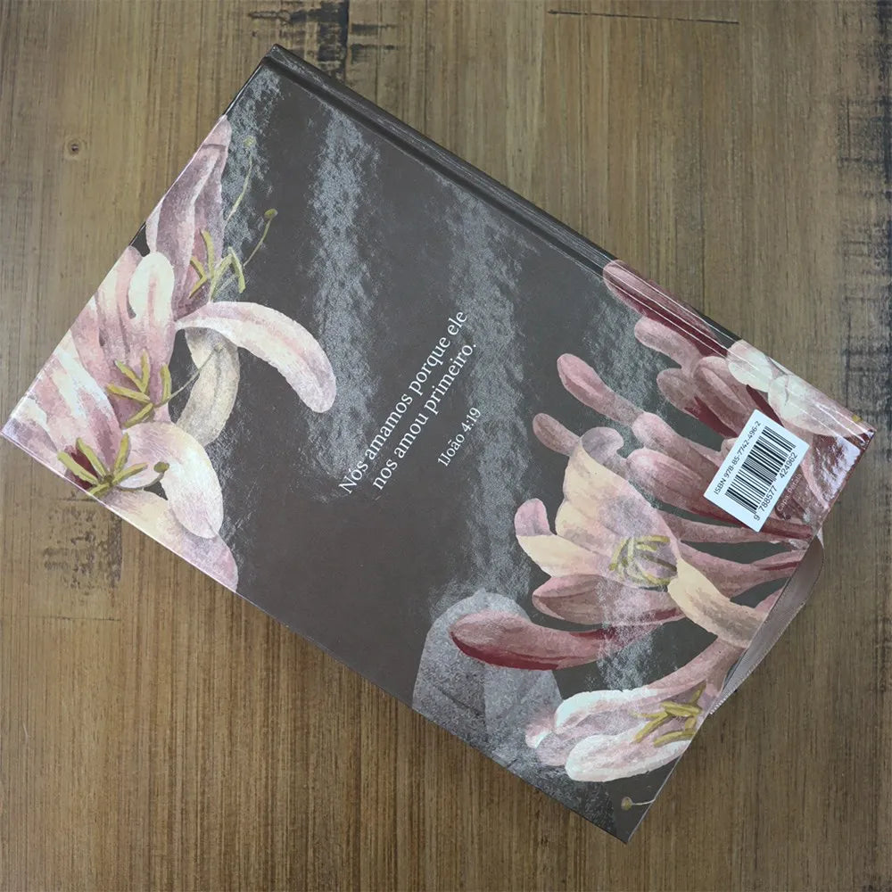 Bíblia Sagrada Pétala | NVI | Letra Normal | Capa Dura