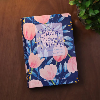 A Bíblia da Mulher | Portátil | NAA | Capa Tulipa Azul