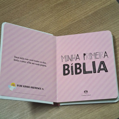 Minha Primeira Bíblia para Meninas Capa almofadada Ciranda Cultural Página