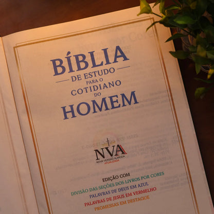 Bíblia de Estudo Para o Cotidiano do Homem | NVA | Full Collor | Capa Dura Bicolor