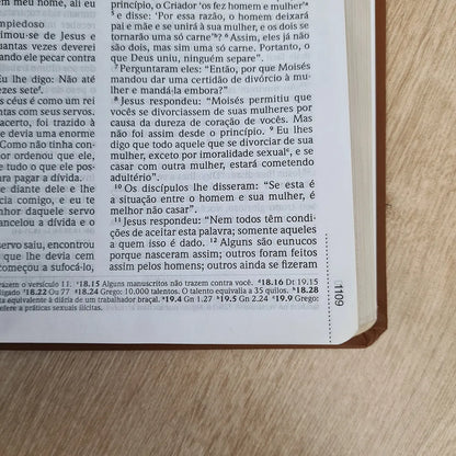 Bíblia do Homem NVI Letra Grande Capa Luxo Marrom Letra
