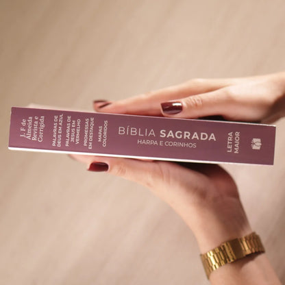 Bíblia Floral Rosa ARC Letra Maior Harpa e Corinhos Capa Brochura Lombada