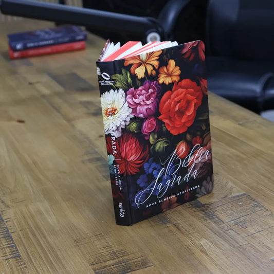 Biblia Flores Coloridas NAA Letra Normal Capa Dura
