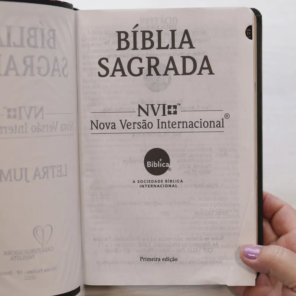 Bíblia Sagrada Letra Jumbo NVI Capa Arabesco Preta Edição