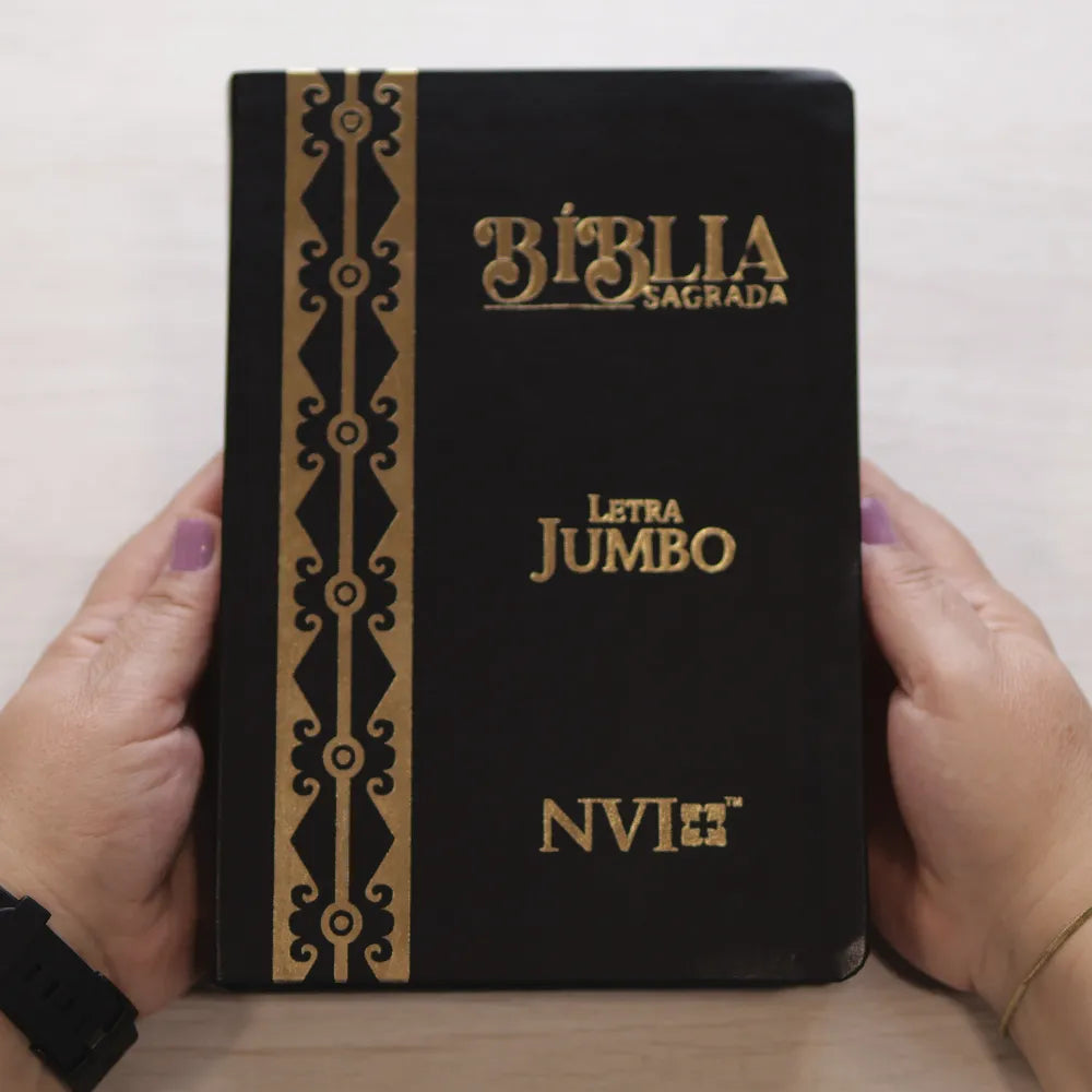 Bíblia Sagrada Letra Jumbo NVI Capa Arabesco Preta Frente