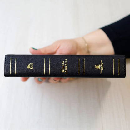 Bíblia Sagrada NVI Leitura Perfeita Capa Luxo Preta Lombada